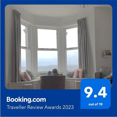 포트러시 Stunning 3 Bed Seafront Mansion Building Sleeps 6 Adults Or 8 With Kids 아파트 외부 사진