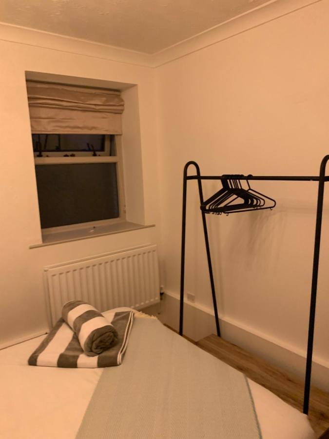 포트러시 Stunning 3 Bed Seafront Mansion Building Sleeps 6 Adults Or 8 With Kids 아파트 외부 사진
