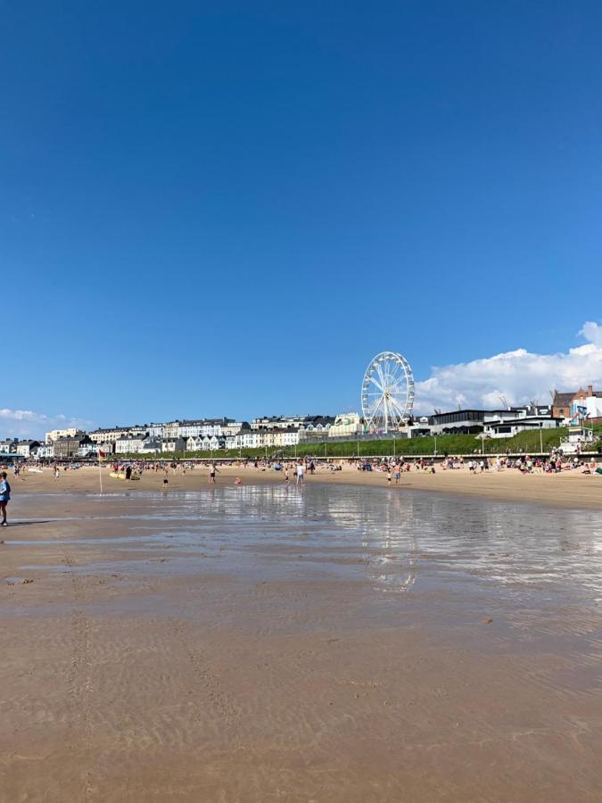 포트러시 Stunning 3 Bed Seafront Mansion Building Sleeps 6 Adults Or 8 With Kids 아파트 외부 사진