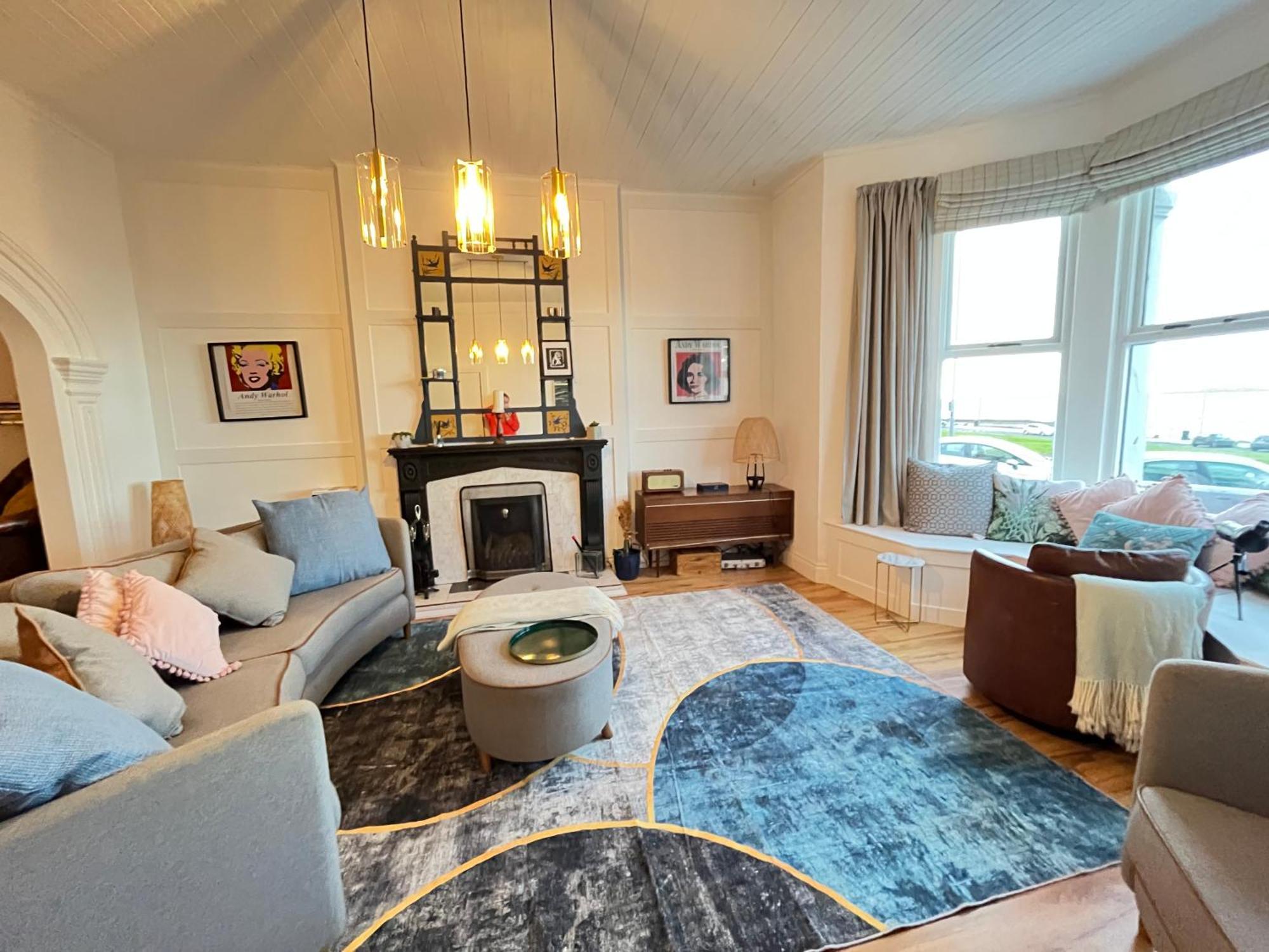 포트러시 Stunning 3 Bed Seafront Mansion Building Sleeps 6 Adults Or 8 With Kids 아파트 외부 사진